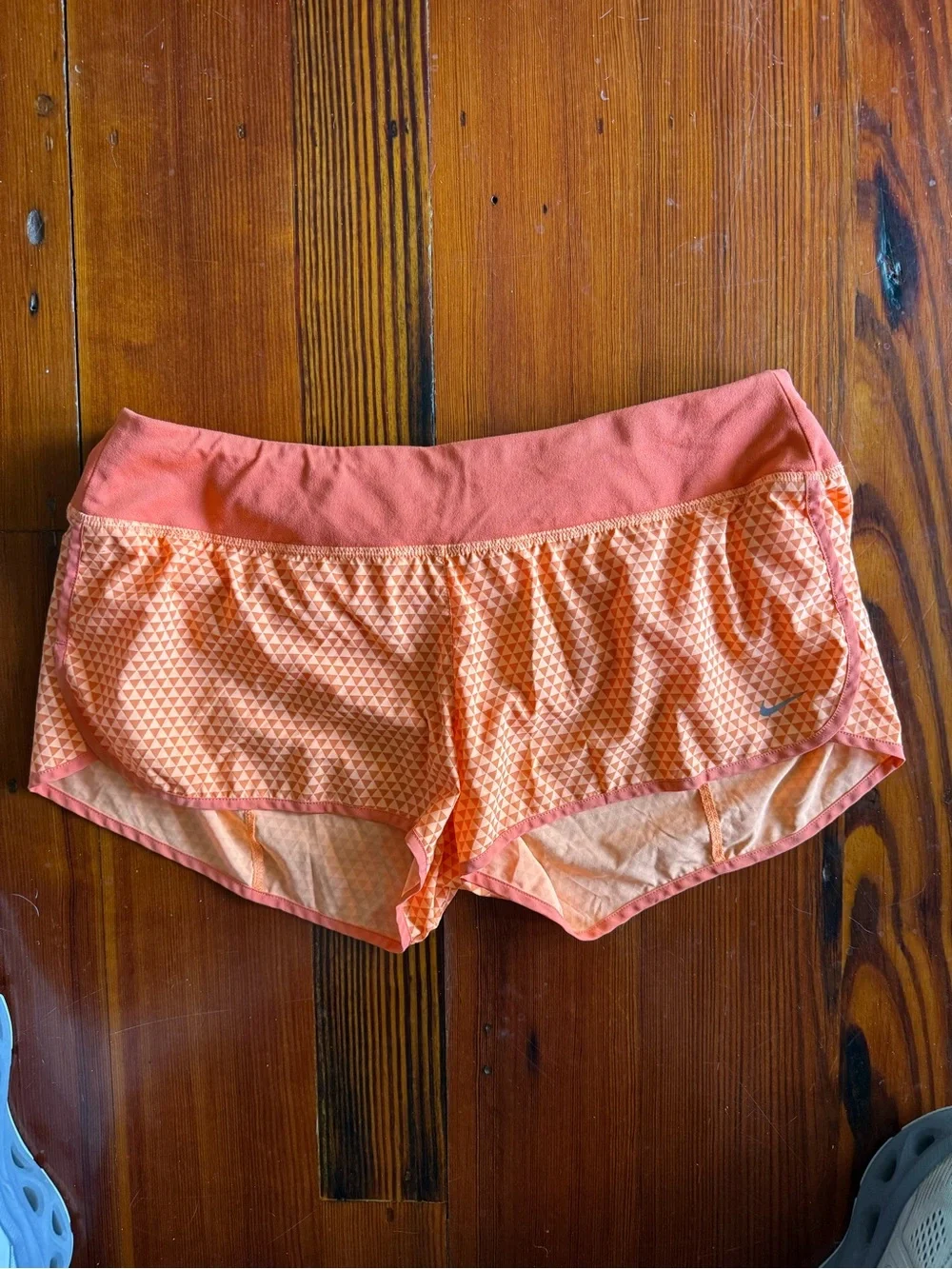 Nike comfort waist running shorts, orange and coral sz L
